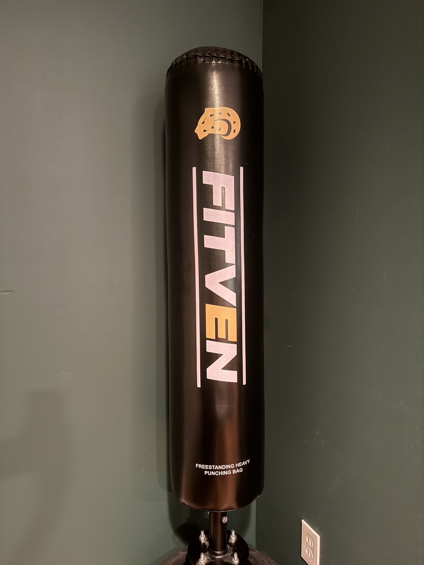 FITVEN Freestanding Punching Bag w/ Gloves – Great Condition