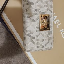 Michael Kors  Wristlet Wallet 