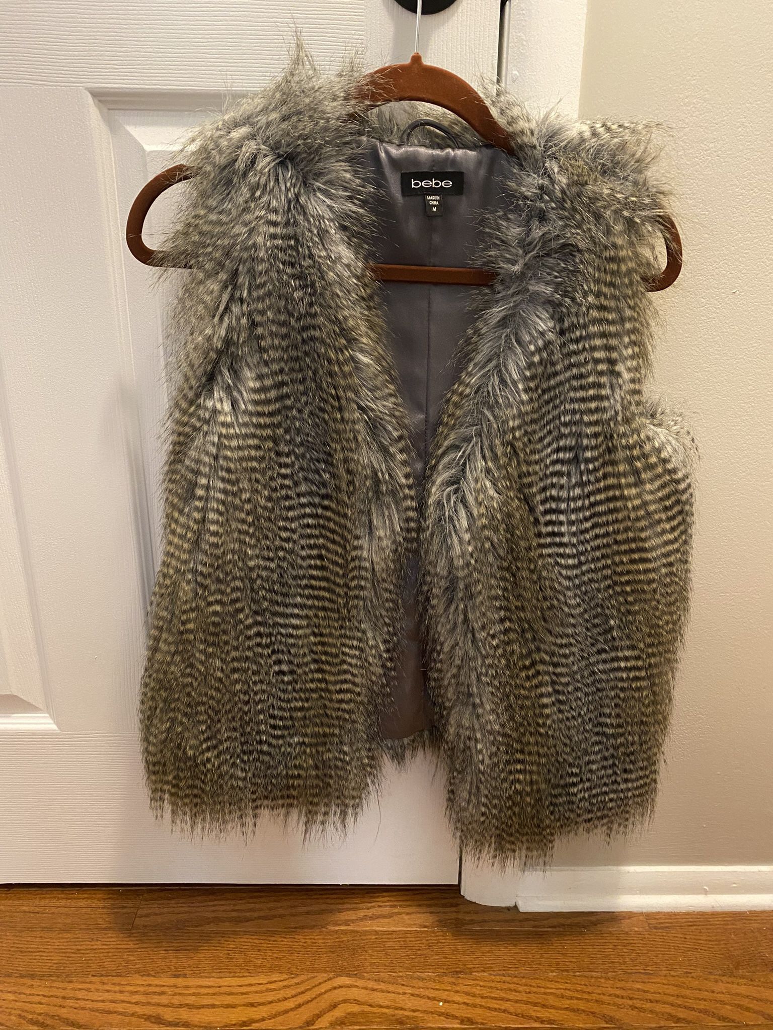 Bebe Vest Women’s Size Medium Ultra-Soft Faux Fox Fur Brown Top Designer Blouse