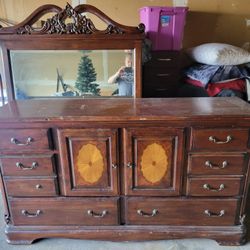 Dresser With Mirror