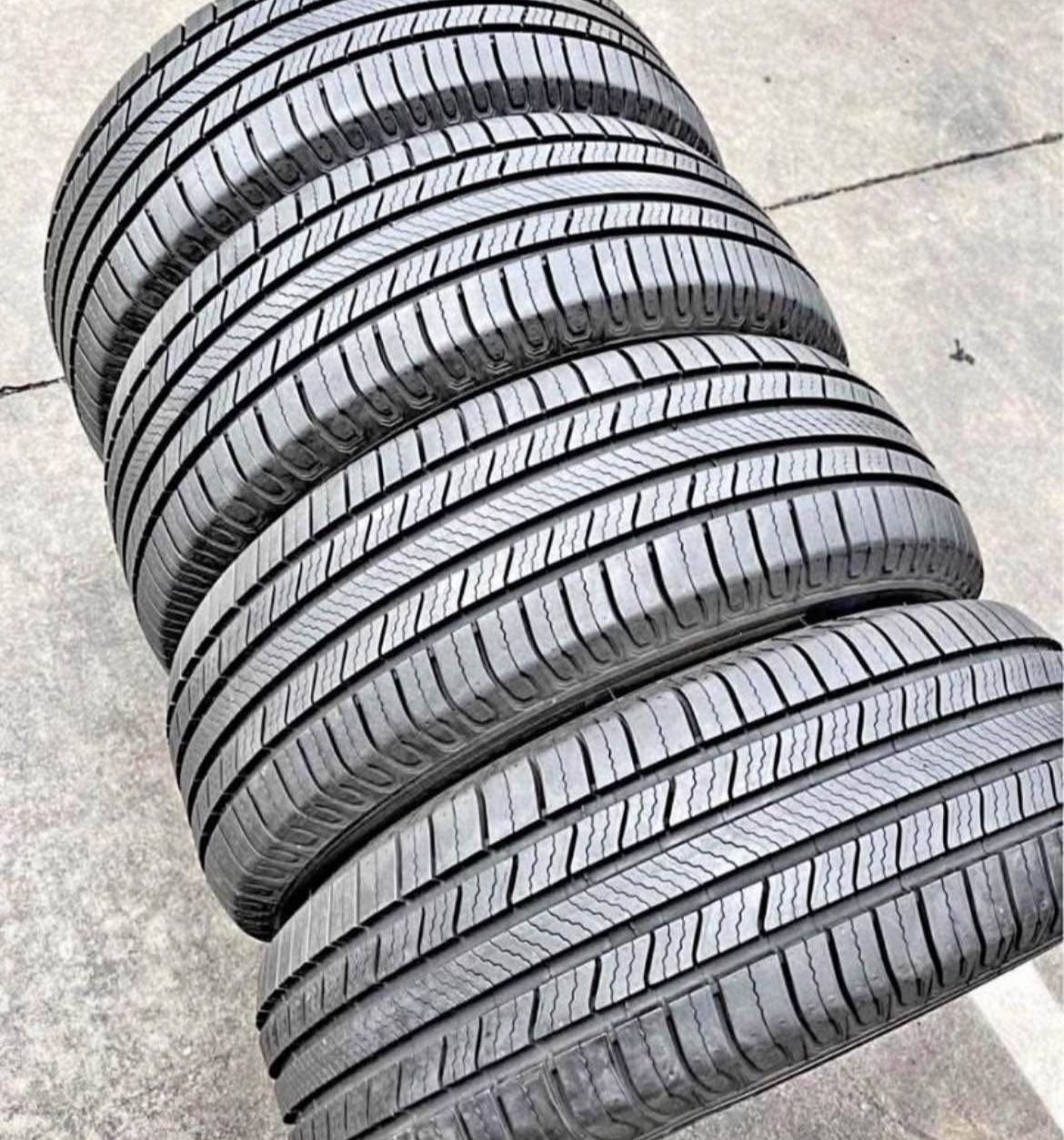 225/55R17 Marca Michelin Usada En Muy Buenas Condiciones De Vida 