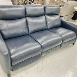 Like New Leather Electric Dual Reclining Couch 