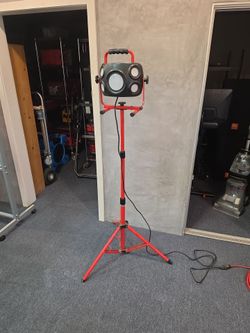 LED tripod construction light