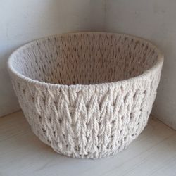16" Dia x 10" Tall Handwoven Indoor Trash Garbage Waste Can Around Metal Frame