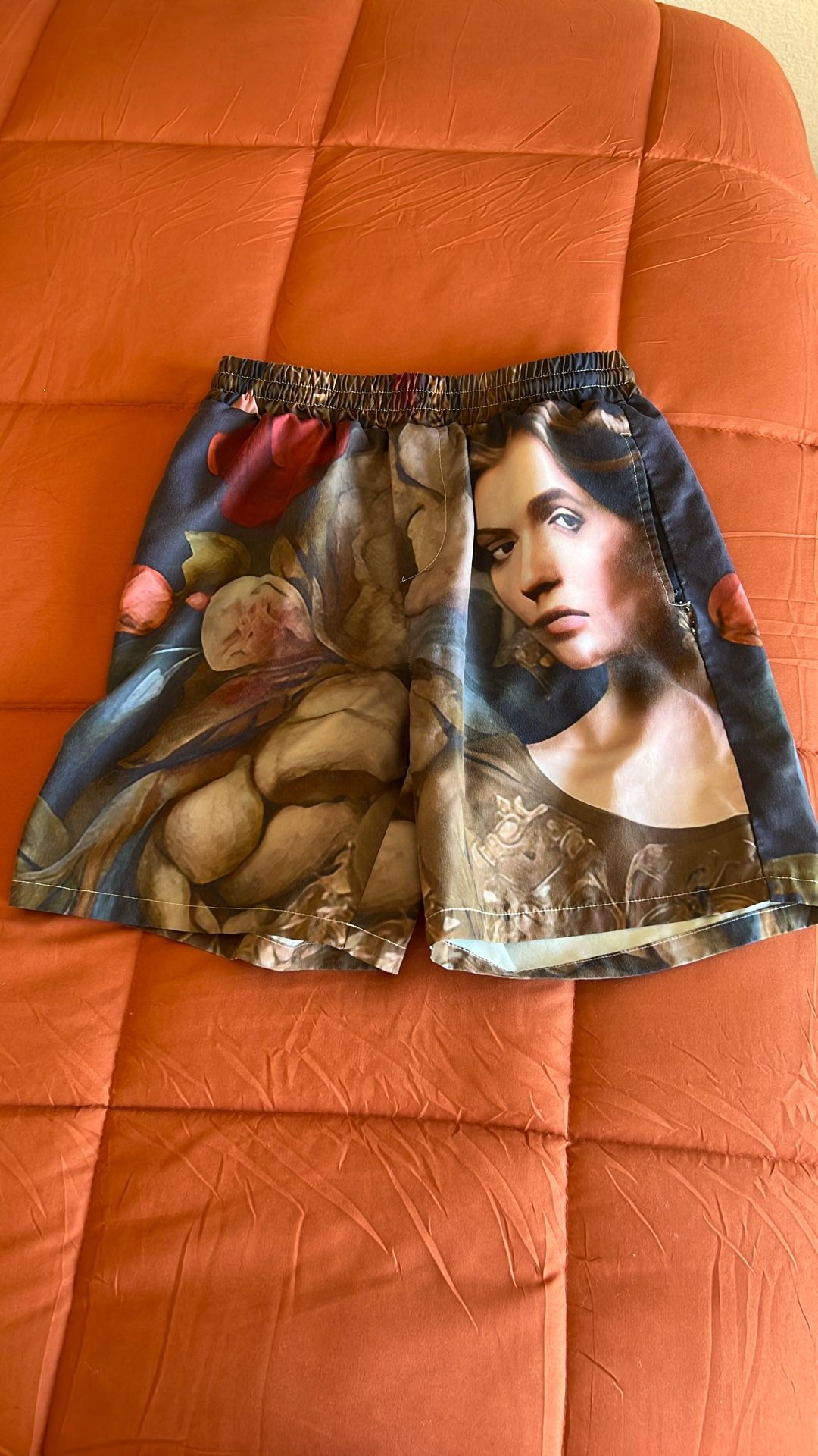 SHORTS SIZE LARGE