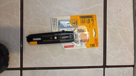 ToughBuilt Scraper Utility Knife with Blades
