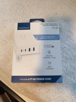 Insignia 140W 4-Port USB & USB-C Desktop Charger Kit