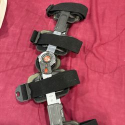 Knee brace