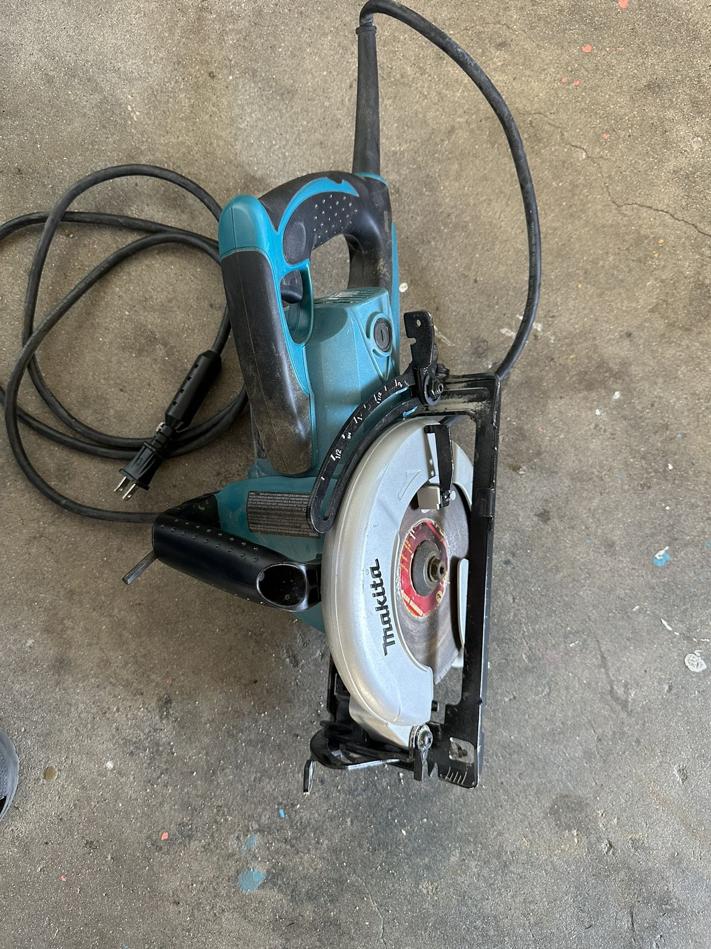 15 Amp 7 1/4 in. Corded Hypoid Circular Saw with 51.5 degree Bevel Capacity and 24T