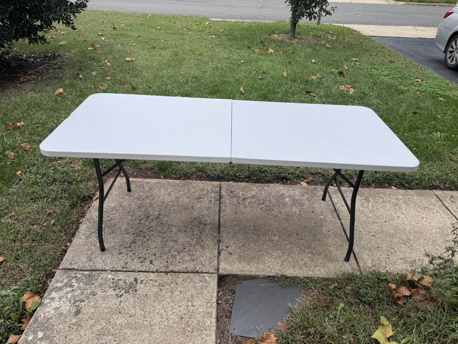 6 Foot Cosco Foldout Table