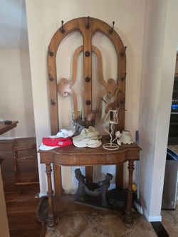Entry hat table