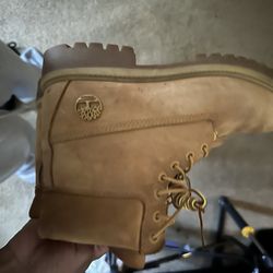 TIMBERLAND BOOTS