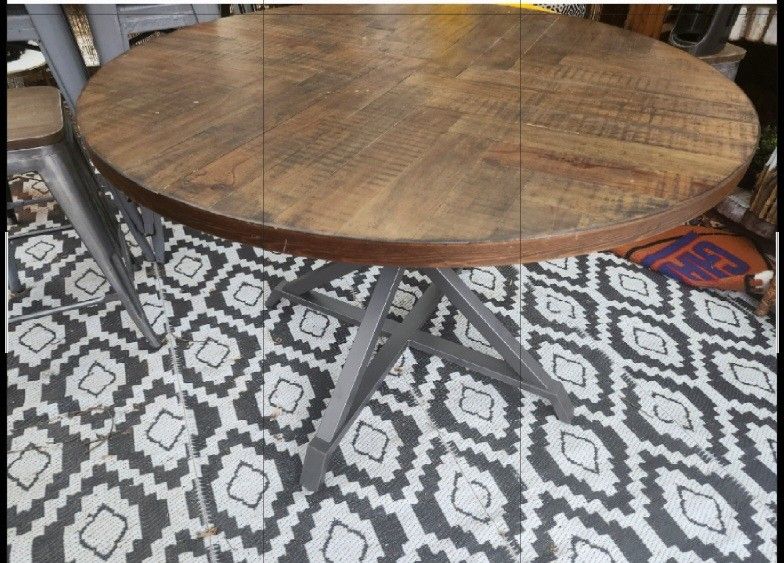 Round Dining Table With Metal Base 
