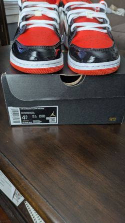Air Jordan 1 Low SE (GS)- 4.5Y