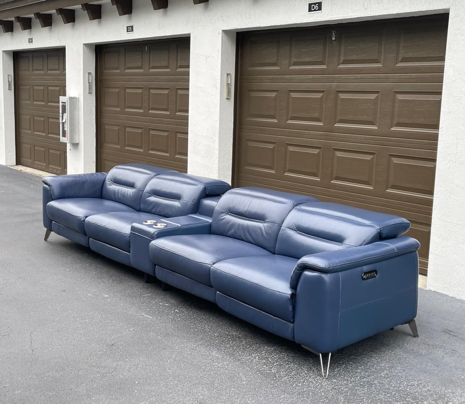 🛋️ Couch/Sofa Recliners - 5 Months Old - Blue - Real Leather - Delivery Available 🚛