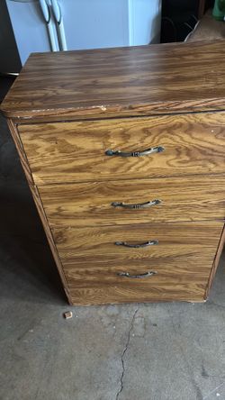 Free. Gratis   used dresser