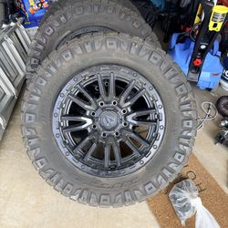 20 inch Fuel Rebel Wheels with 35 inch Nitto Ridge Grapplers