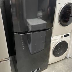 LG 30” Wide Top Freezer Refrigerator In Black