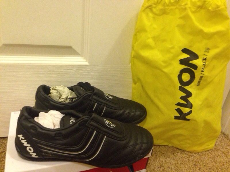Kwon karate shoes black size 6