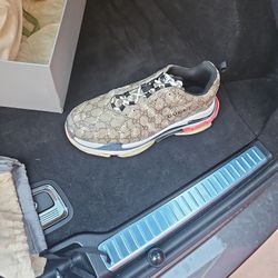 GUCCI TRIPLE S BALENCIAGA 