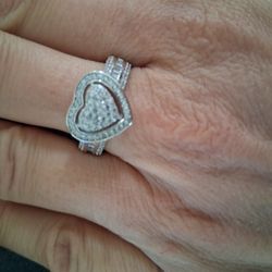 Gorgeous 925 Sterling Silver Heart Ring