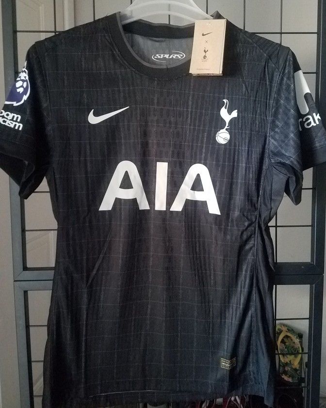 Premier League Soccer JERSEYS CLUBS SIZE LARGE AND XL NO TRADE