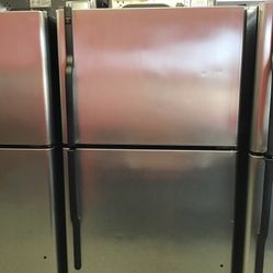 GE 18 Cu Ft Black And Stainless Steel Top And Bottom Fridge. 1 year Warranty 