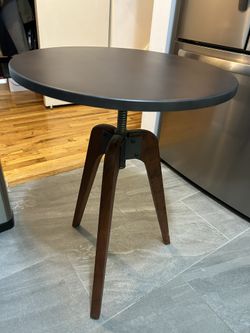 Adjustable Table 