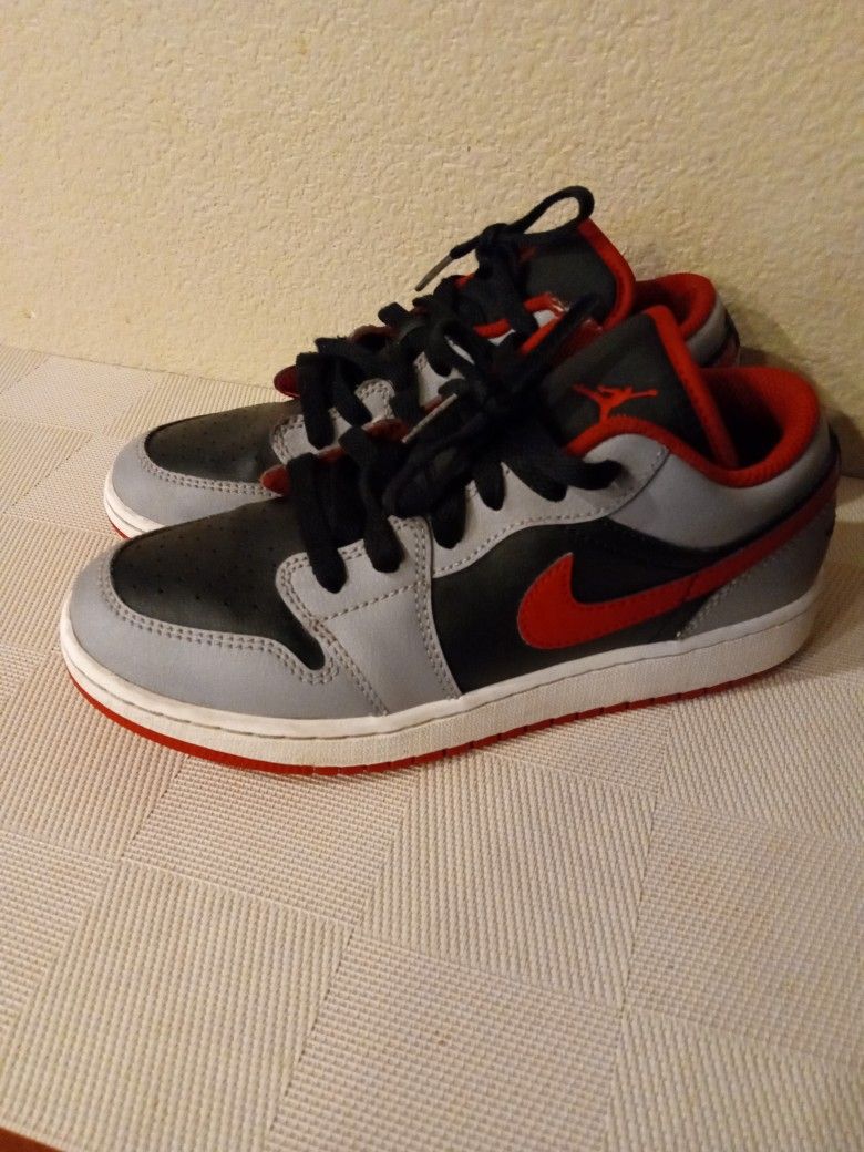 Air Jordan 1 Low Boys Size 4
