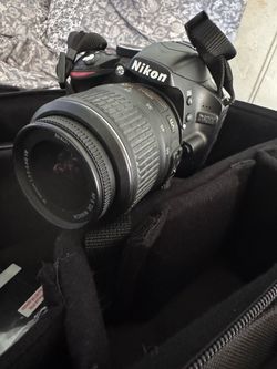 NIKON D3200 with 18-55mm VR LENS and Bag