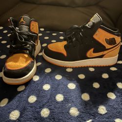 Nike Air Jordan 1 Mid SE Black/Vivid Orange Sneakers