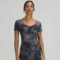 LULULEMON Diamond Dye Lunar Rock True Navy Cropped Nulu Workout Align T-Shirt