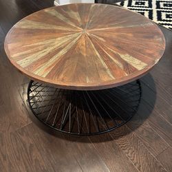 BEAUTIFUL ROUND COFFEE TABLE