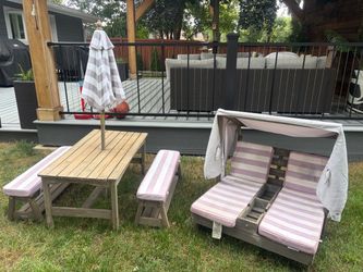 Kidkraft wooden table & double chaise lounge