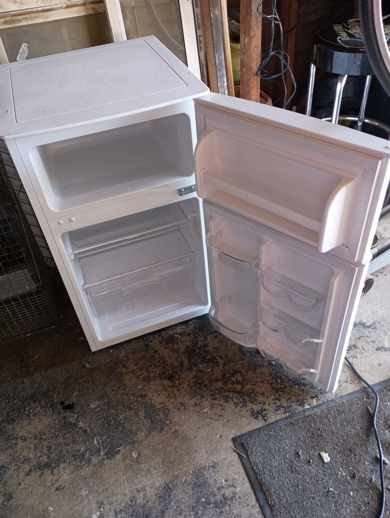 Mini fridge