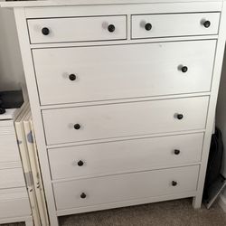 White 6-Drawer Dresser – Modern Style – Solid & Clean