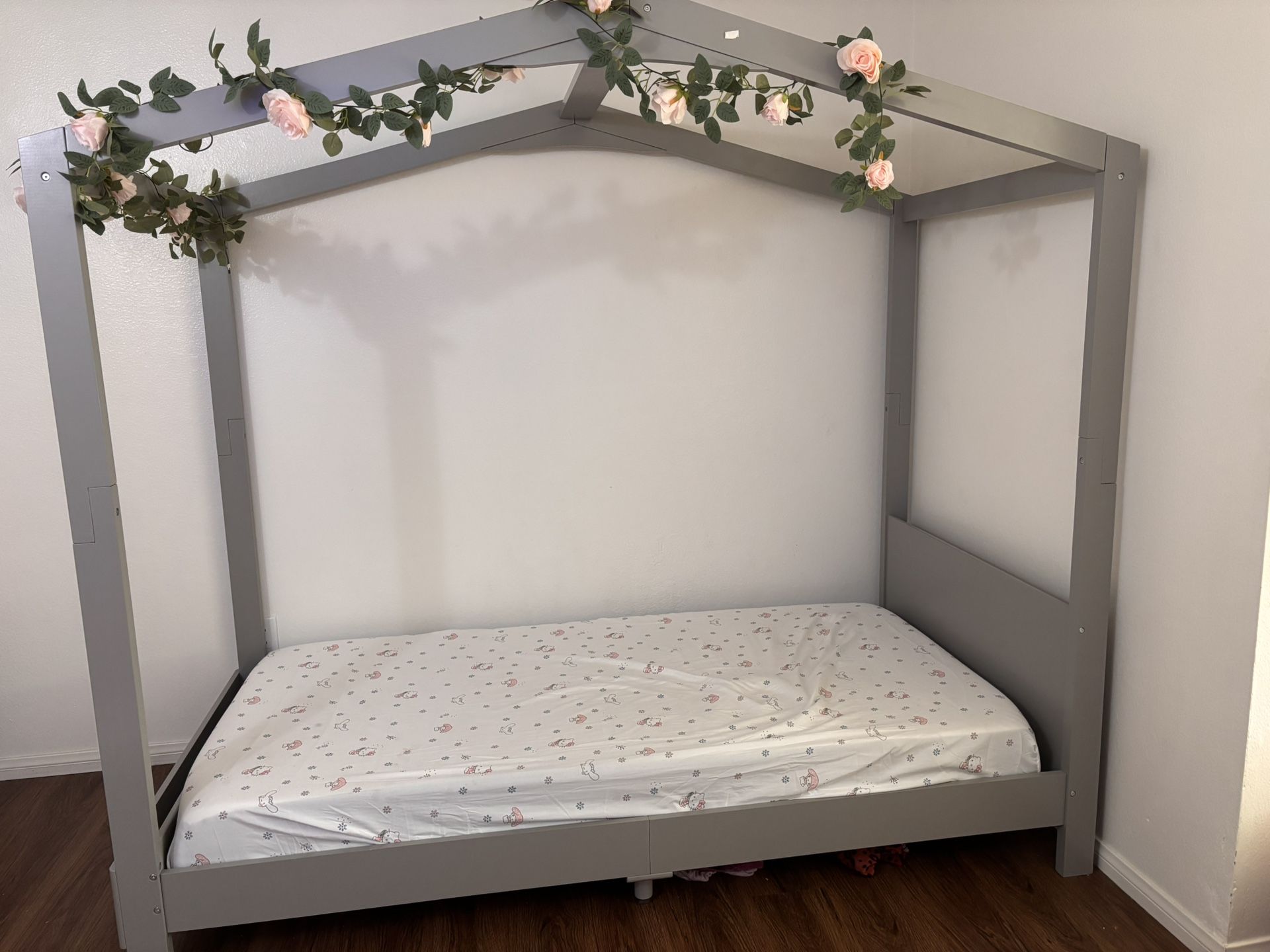 Canopy Twin Bed W/ Book Shelf