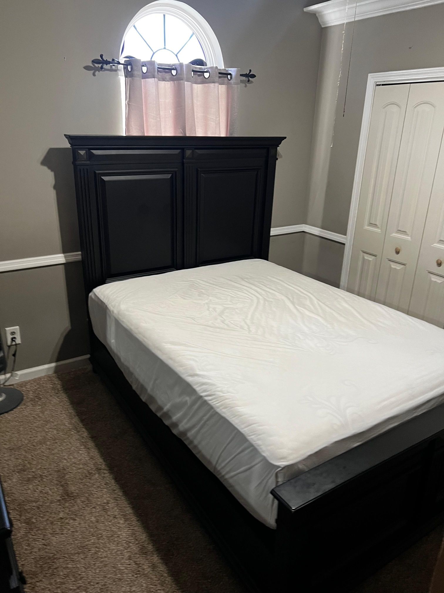 Solid Wood - Queen Bedroom Set – Bed Frame, Box Spring, Dresser & Mirror