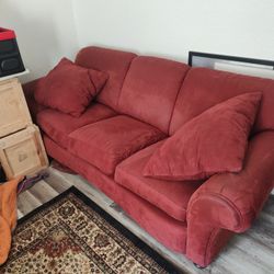 Couch Full Size Red Microfiber +2 Matching Pillows