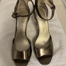Anne Klein pewter Pumps 
