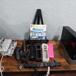 Nintendo Wii RVL-101 BLACK System Bundle Motion Plus Wiimote + Wii Sports Resort