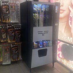 Vending machine for snack and soda