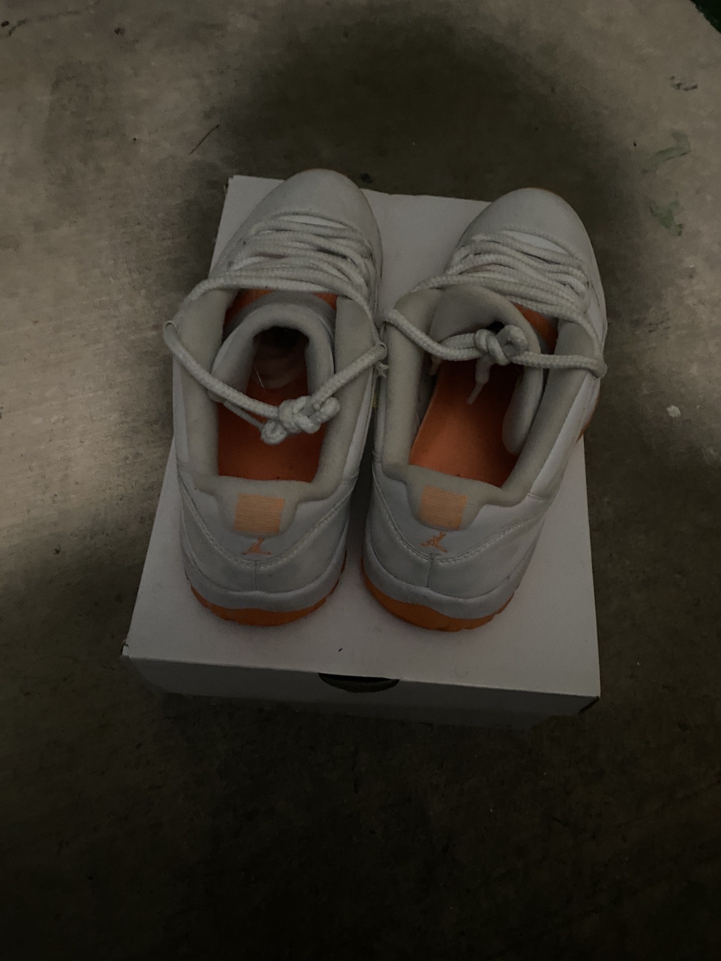 WMNS AIR JORDAN 11 RETRO LOW WHITE/BRIGHT CITRUS