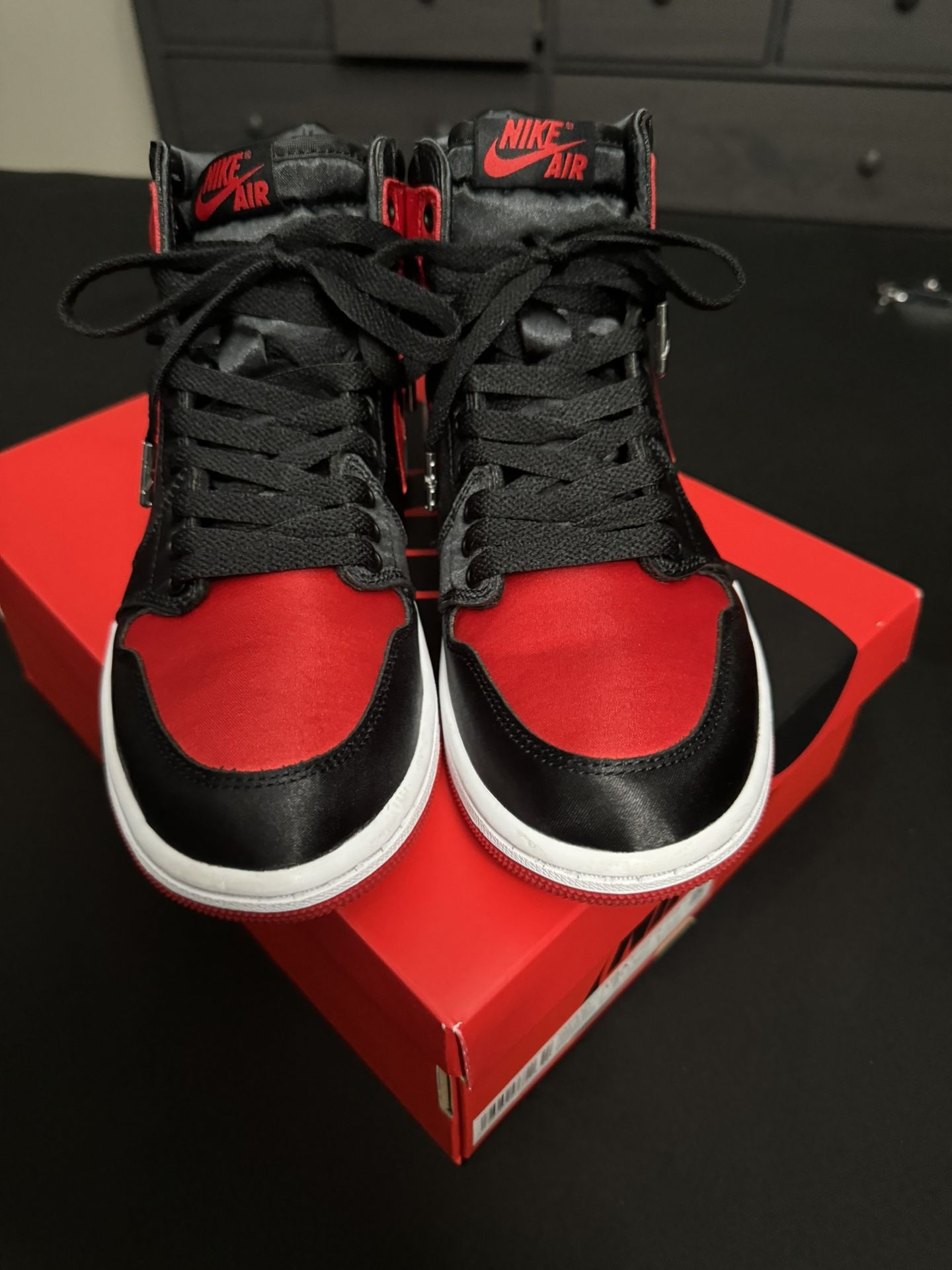 Air Jordan 1 Retro High Satin Bred 7.5W