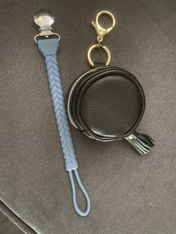 Itzy Ritzy Pacifier bag and clip