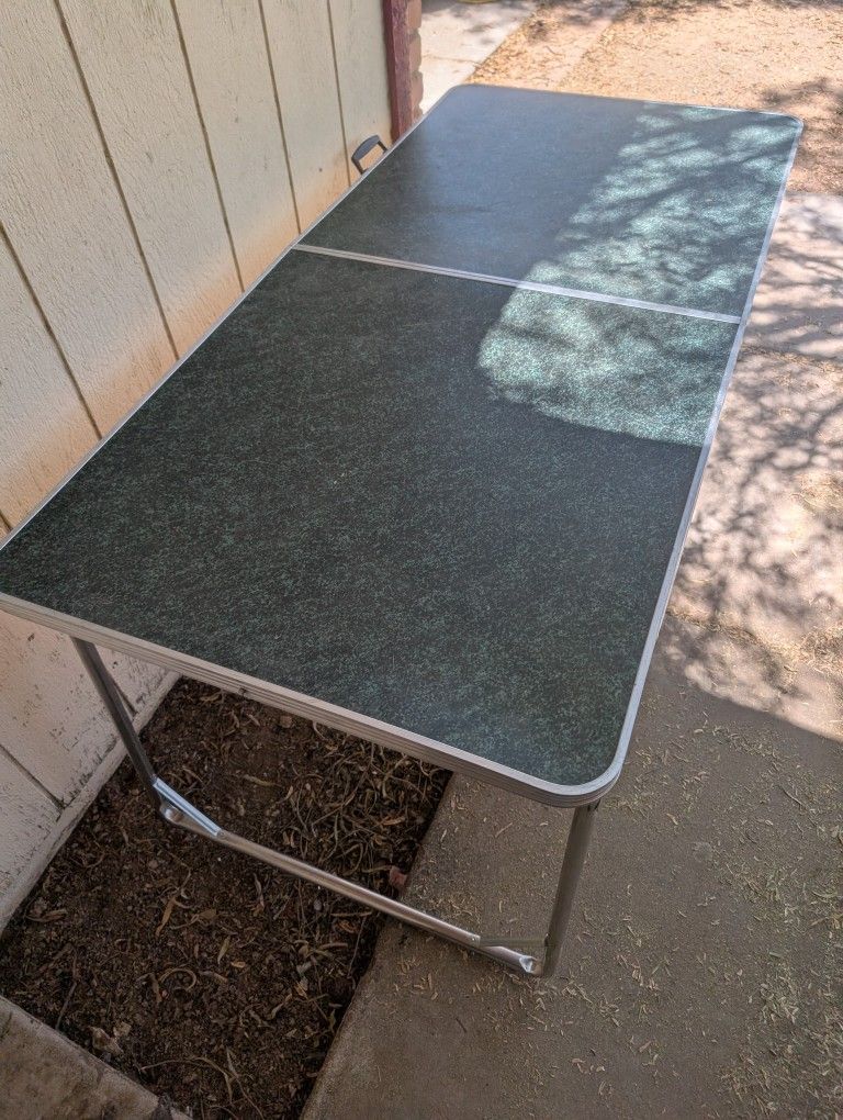 Foldable Table