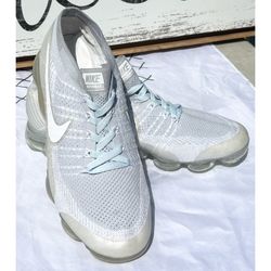 Nike White Vapormax shoes good shape 