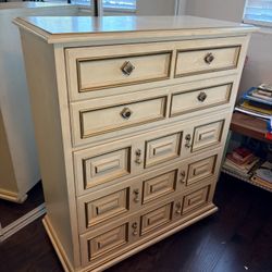 Dresser - On Castors 