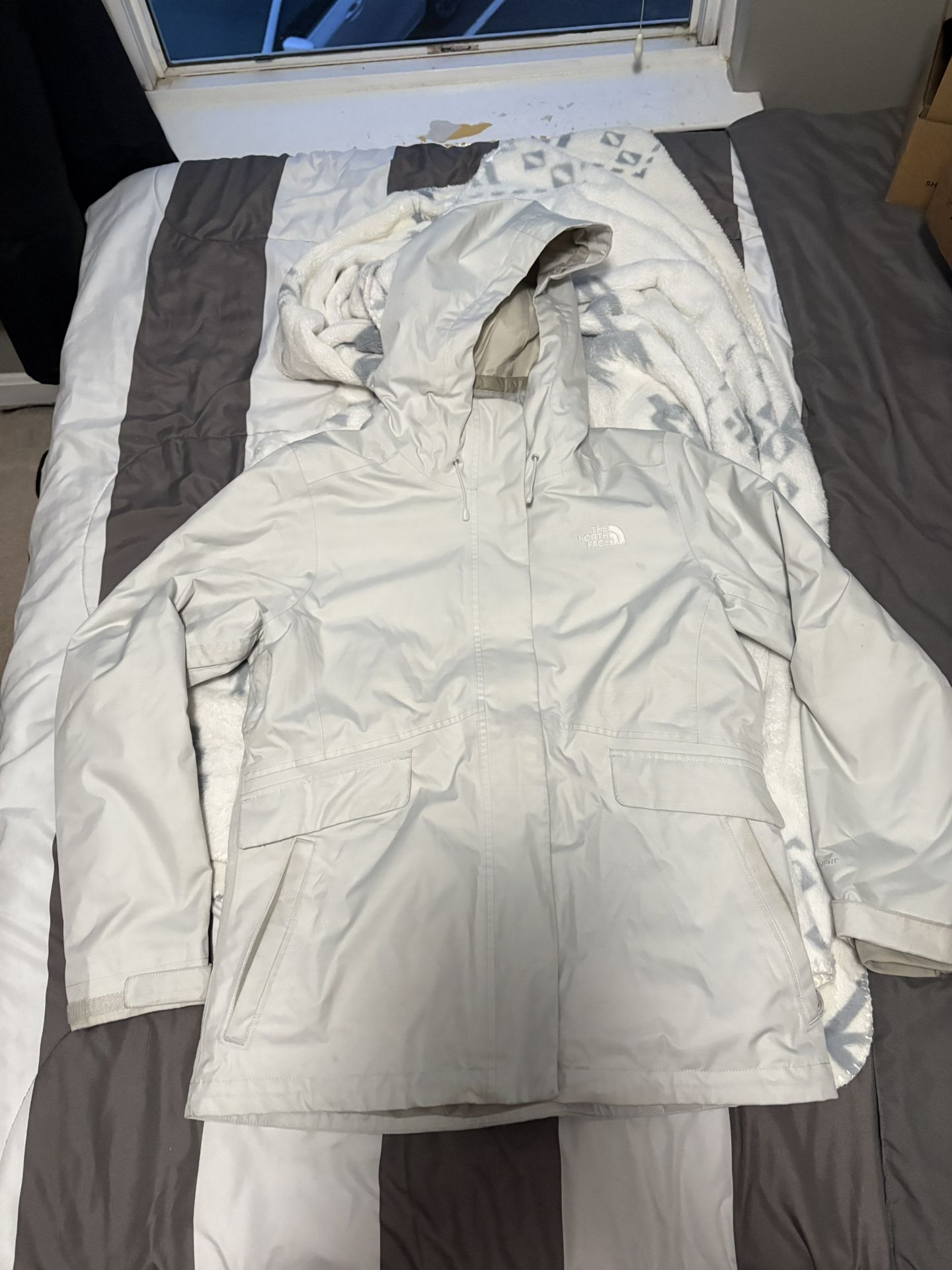 Woman’s North Face Winter jacket Size Large