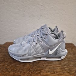 Nike LeBron Witness 7 TB Athletic Basketball Shoes Men's Size US 8.5